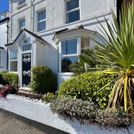 Spacious 4-Bed Beach Retreat For Families Steps From The Shore In Pevensey Bay Exterior foto