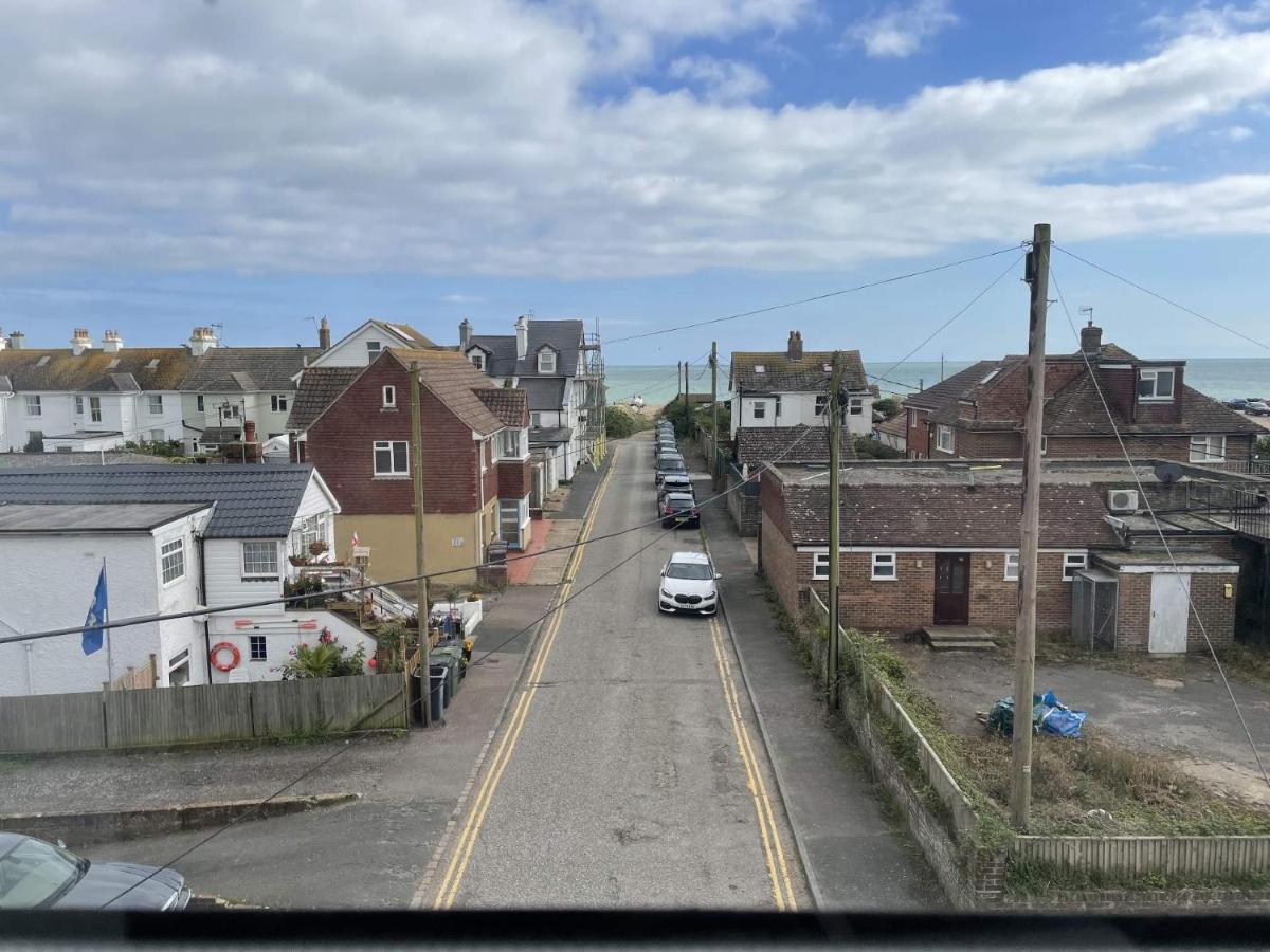 Spacious 4-Bed Beach Retreat For Families Steps From The Shore In Pevensey Bay Exterior foto