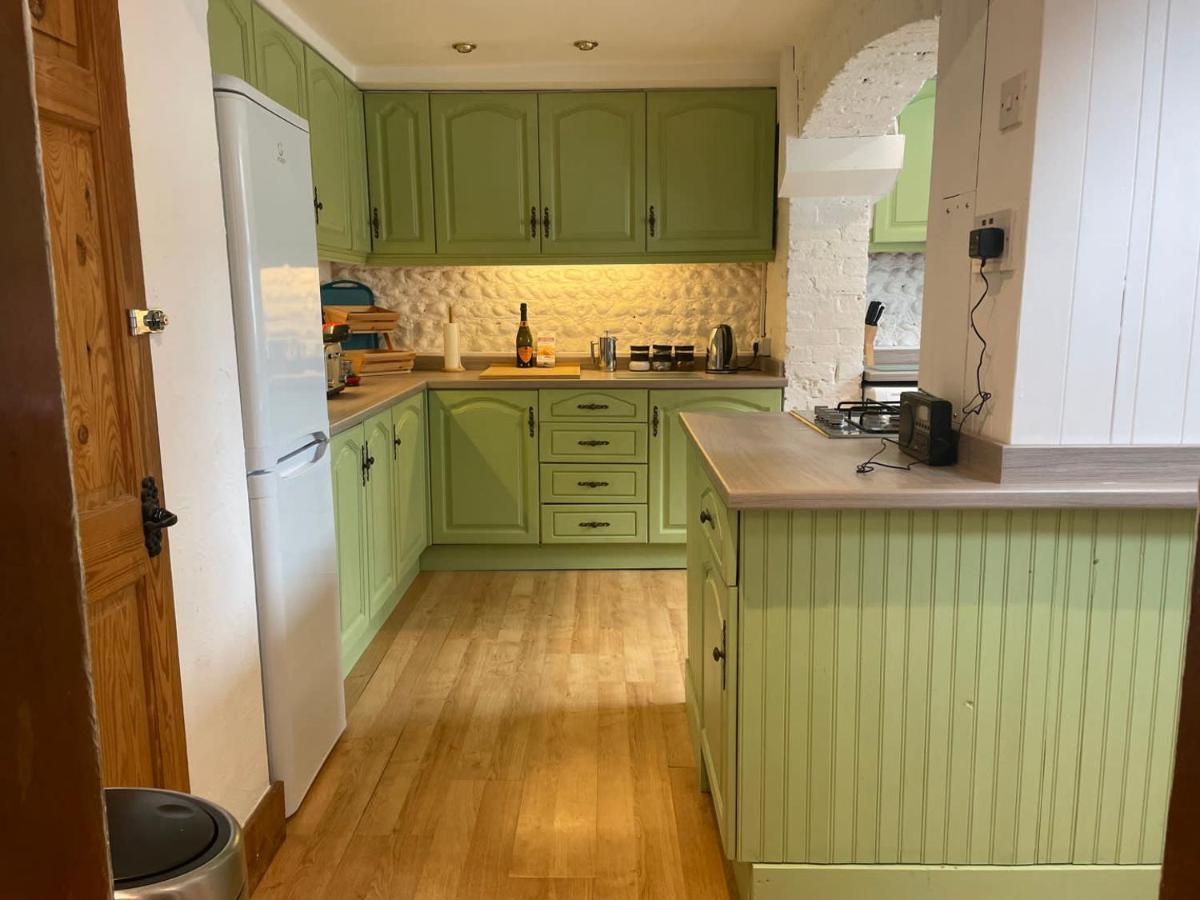 Spacious 4-Bed Beach Retreat For Families Steps From The Shore In Pevensey Bay Exterior foto