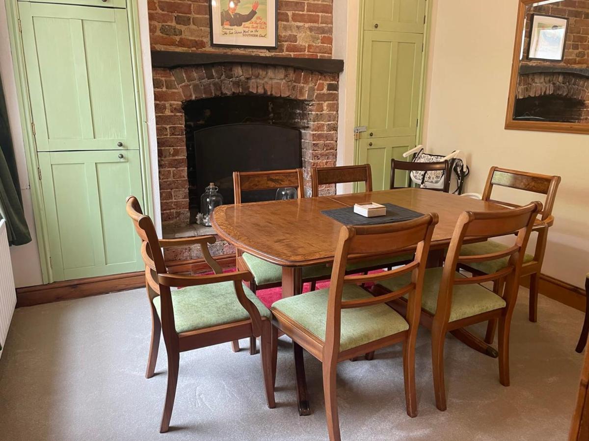Spacious 4-Bed Beach Retreat For Families Steps From The Shore In Pevensey Bay Exterior foto