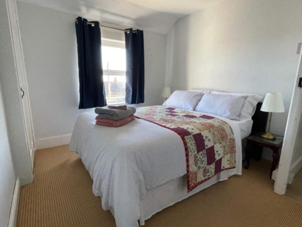 Spacious 4-Bed Beach Retreat For Families Steps From The Shore In Pevensey Bay Exterior foto