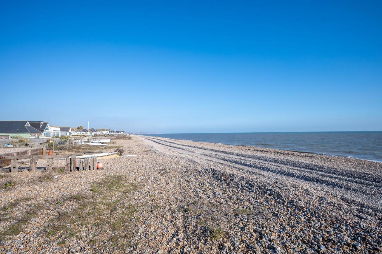 Spacious 4-Bed Beach Retreat For Families Steps From The Shore In Pevensey Bay Exterior foto