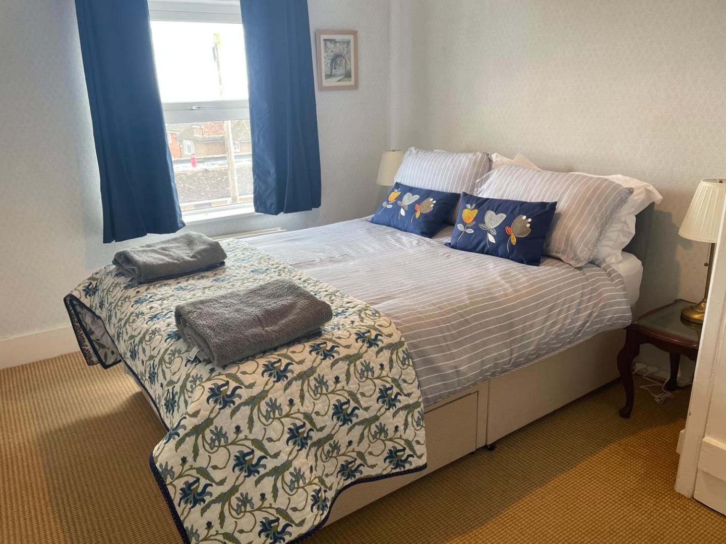 Spacious 4-Bed Beach Retreat For Families Steps From The Shore In Pevensey Bay Exterior foto